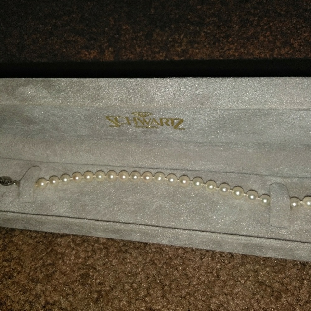 Cultured pearl bracelet